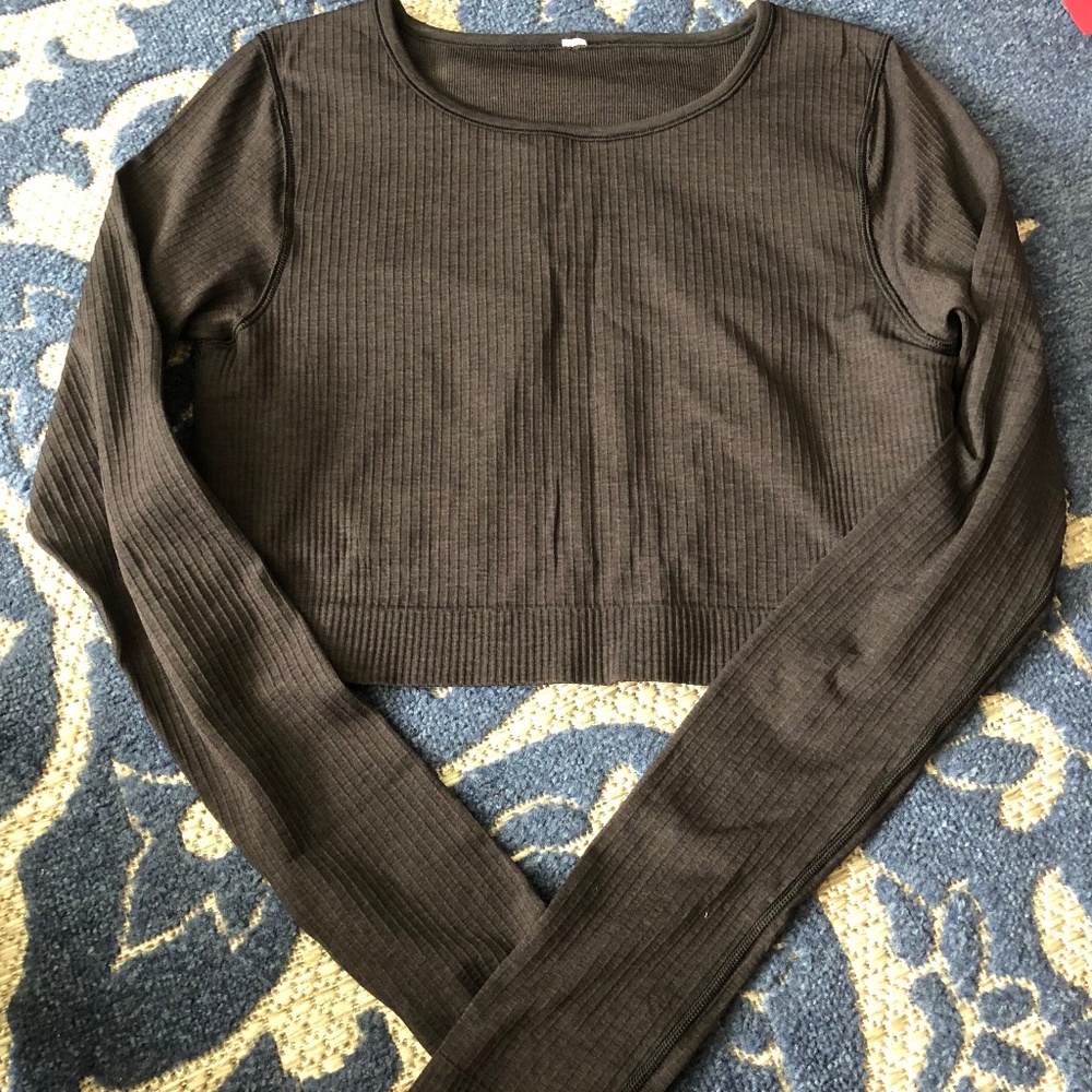 Lululemon ribbed long sleeve crop top